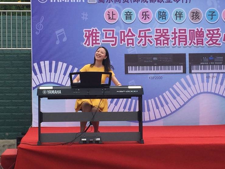 狗万乐器爱心捐赠行动在四川金堂县举办 ——与音乐牵手 随幸福成长