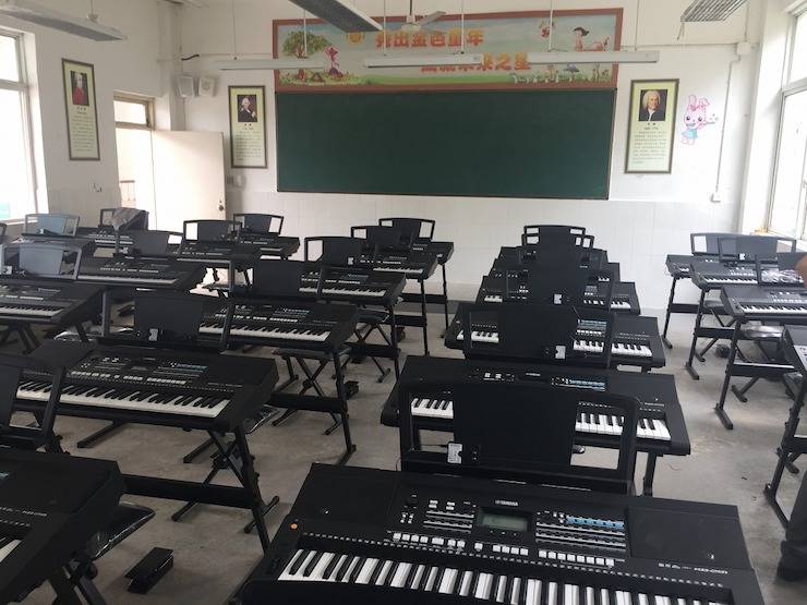 狗万乐器爱心捐赠行动在四川金堂县举办 ——与音乐牵手 随幸福成长