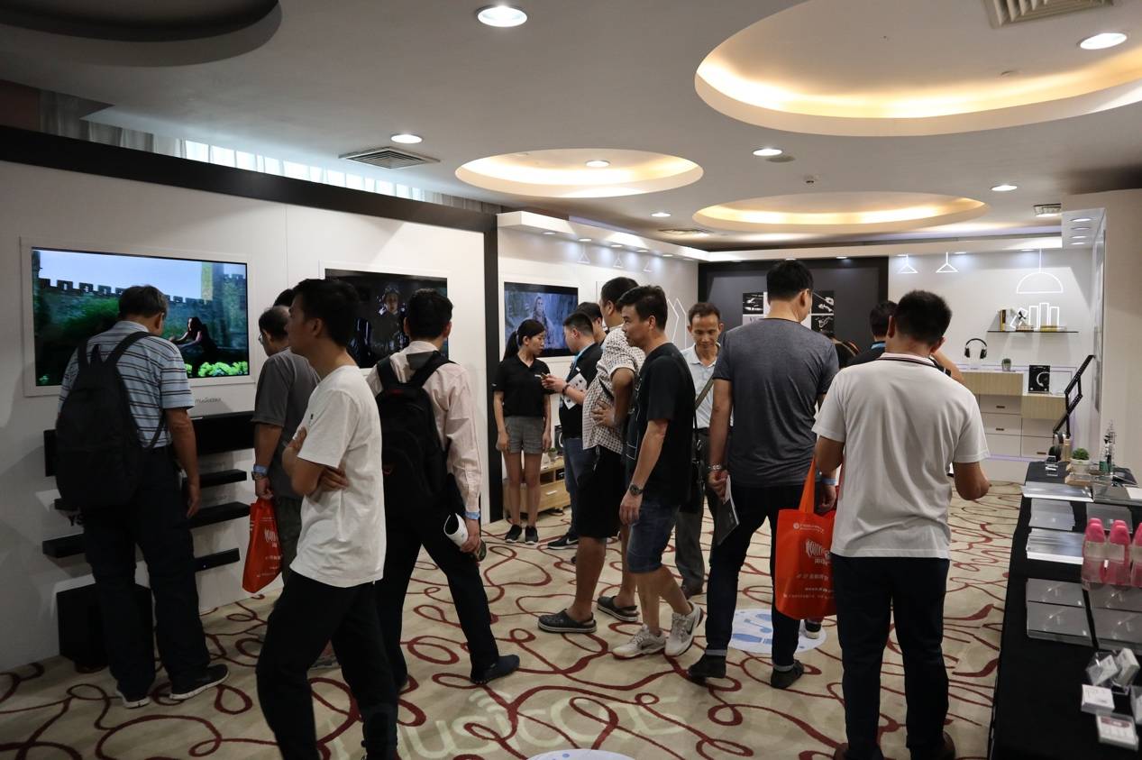 娱乐音质新境界，狗万携带家庭音响新品亮相2018广州国际音响唱片展