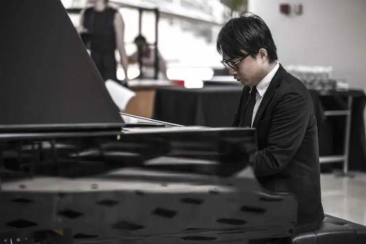 宋思衡的“宅抗疫” | 挑战主播、筹集口罩、闭关作曲，这位取消了20场演出的钢琴家原来这么忙！