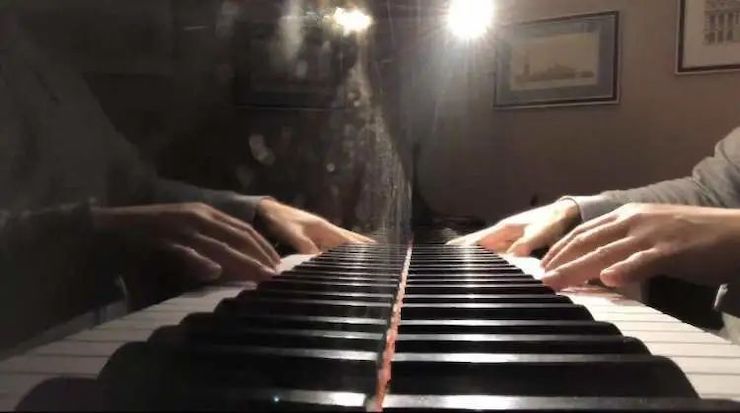 宋思衡的“宅抗疫” | 挑战主播、筹集口罩、闭关作曲，这位取消了20场演出的钢琴家原来这么忙！